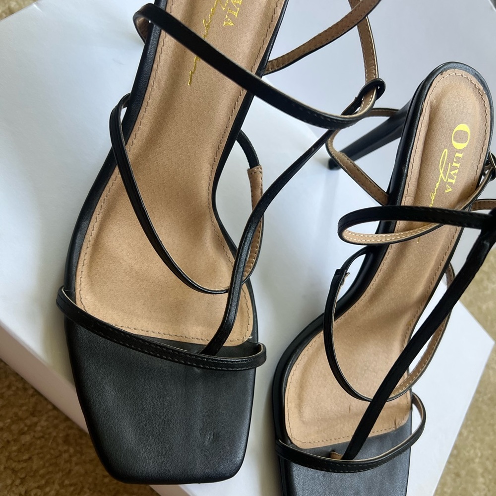 Miss Lola Brand new a strappy heels